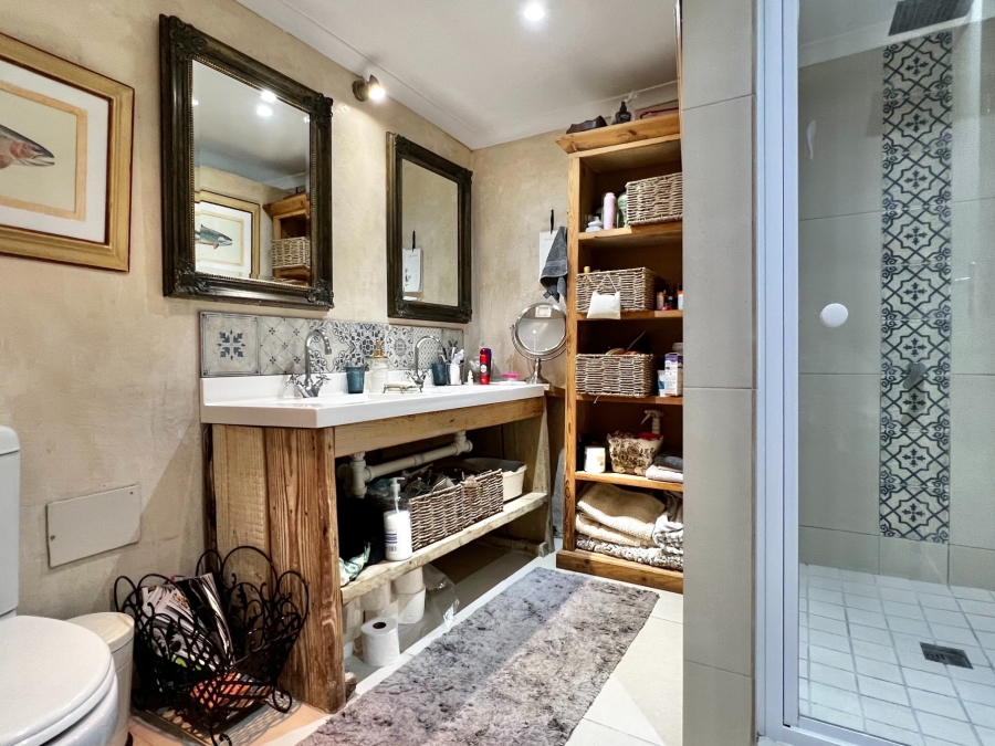 8 Bedroom Property for Sale in Raithby Western Cape